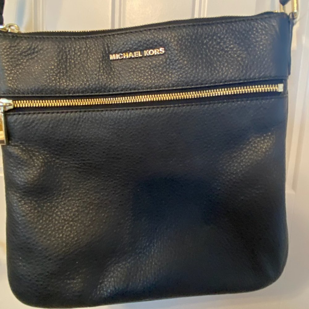 MICHAEL KORS Pebbled Leather RILEY Crossbody Bag Purse Black - Picture 3 of 5